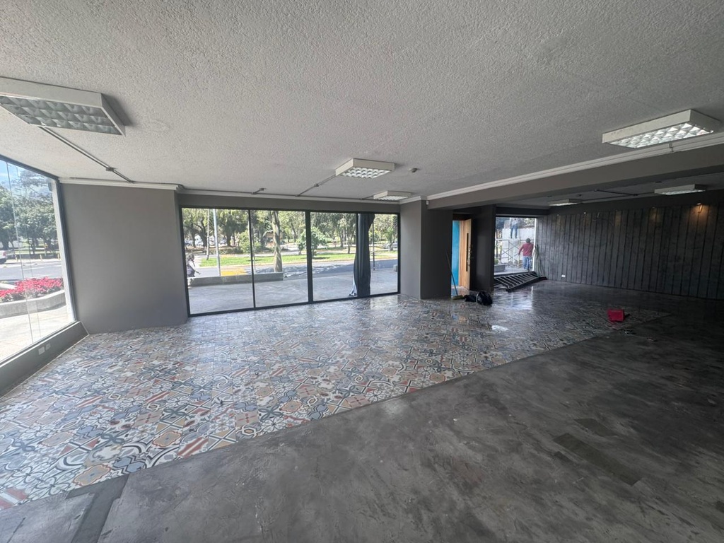 Local en Alquiler con Excelente Ubicación Sector República del Salvador 