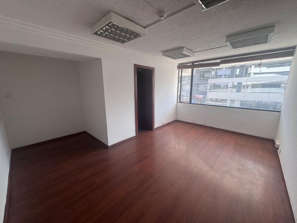 Local en Alquiler con Excelente Ubicación Sector República del Salvador 