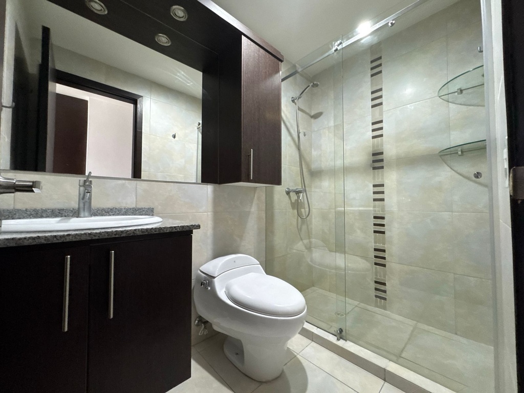 Departamento con Excelente Ubicación en Alquiler Sector República del Salvador