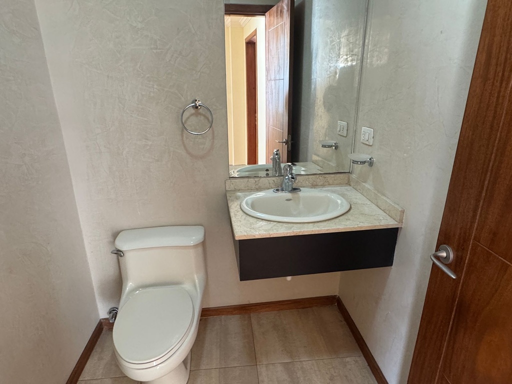 Suite con Excelente Ubicación en Alquiler Sector República del Salvador