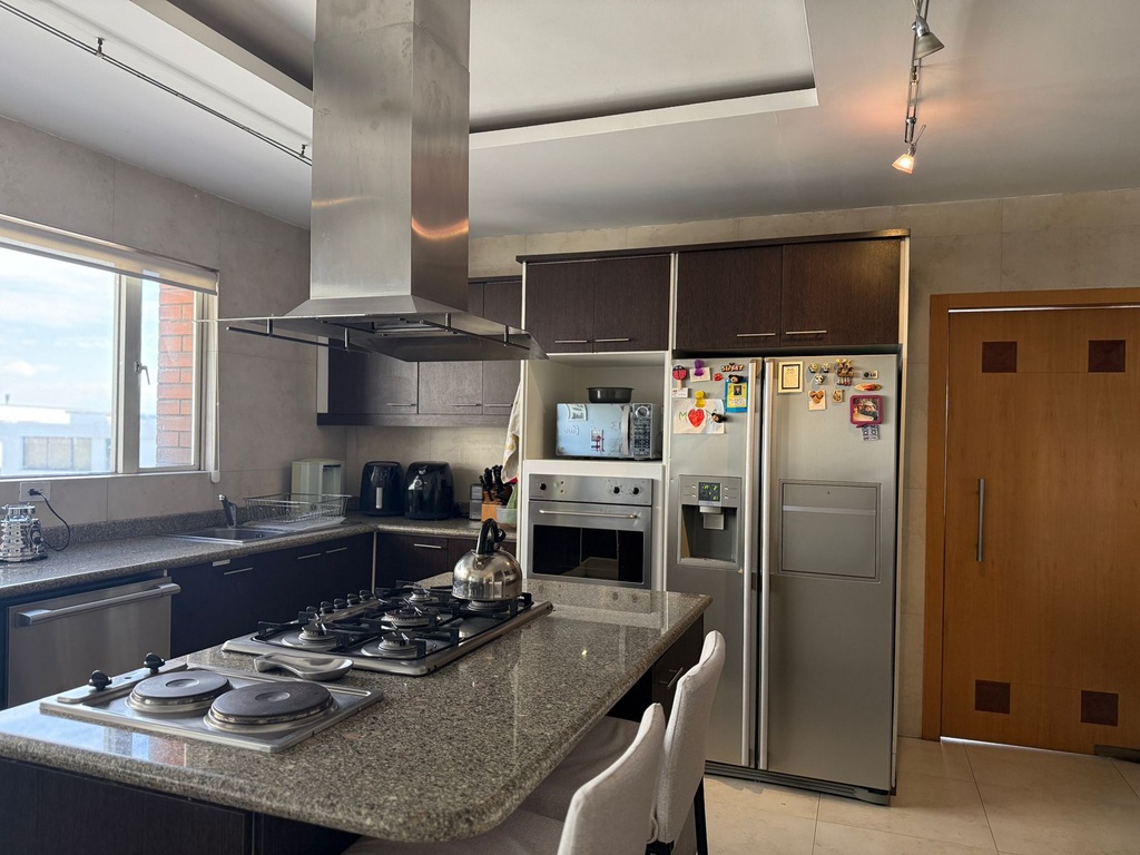 Departamento en Venta con Hermosa Vista Sector Quito Tenis