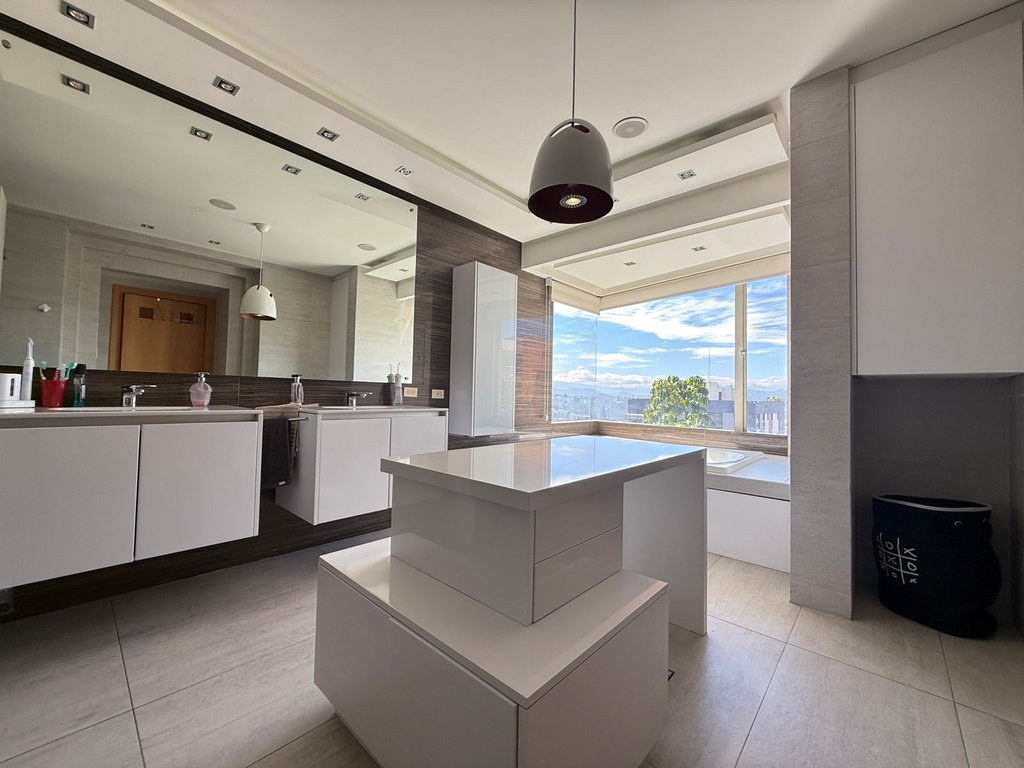 Departamento en Venta con Hermosa Vista Sector Quito Tenis