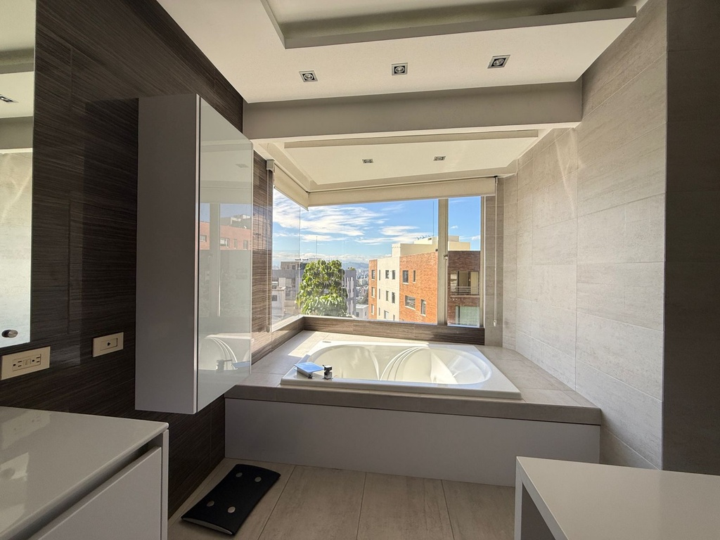 Departamento en Venta con Hermosa Vista Sector Quito Tenis