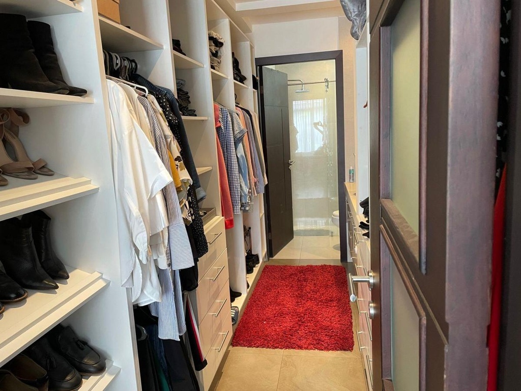 Departamento con Excelente Ubicación en Alquiler Sector Cumbayá