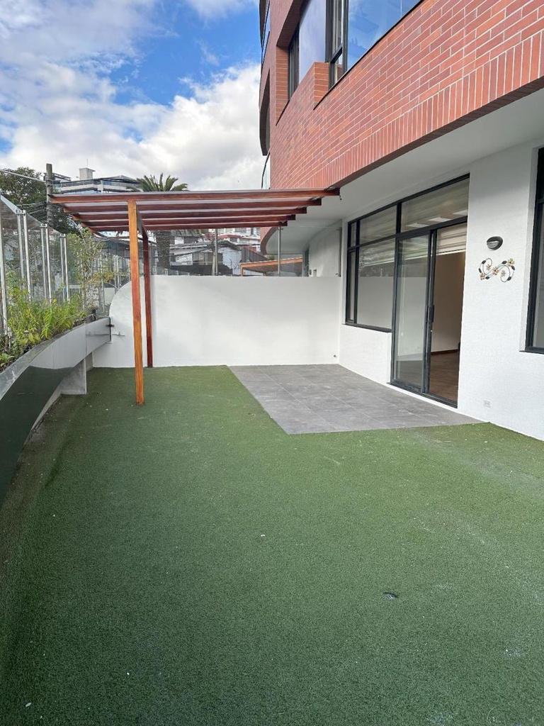 Bellavista - Renta Moderno Departamento Dos Dorm. - Bodega y 2 Parqueaderos! Terraza de 55 mts