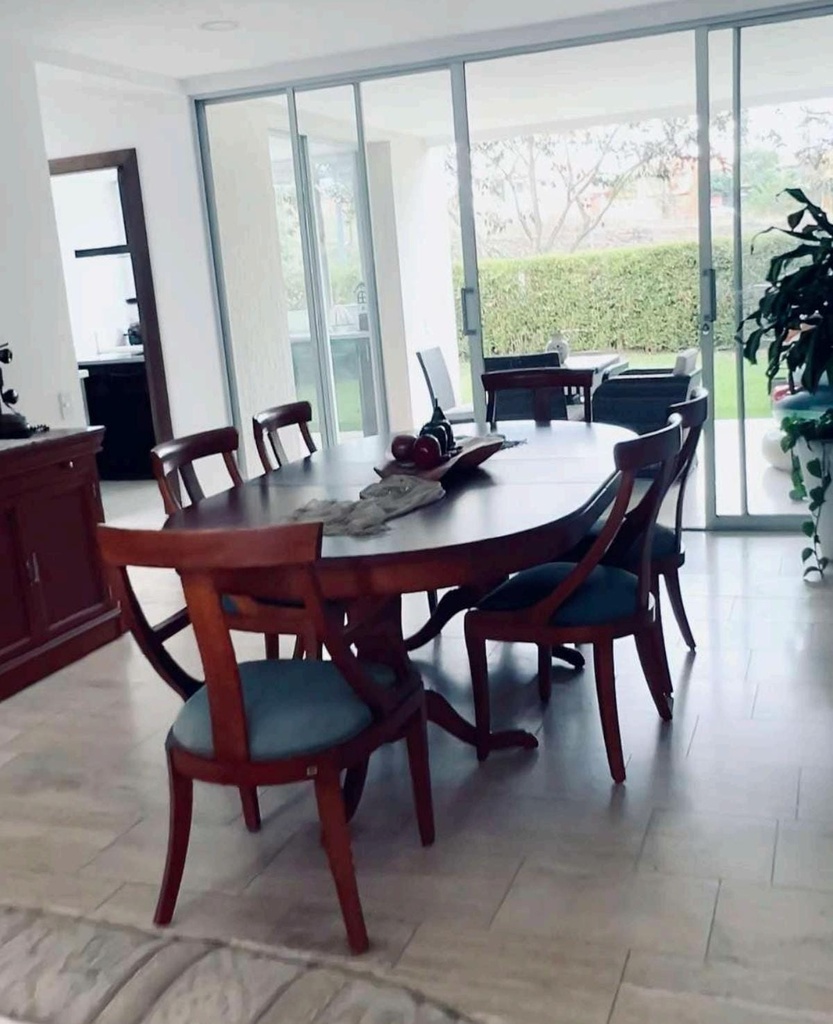 Casa Moderna con Excelente vista en Venta Sector Cumbayá