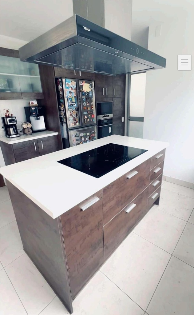 Casa Moderna con Excelente vista en Venta Sector Cumbayá