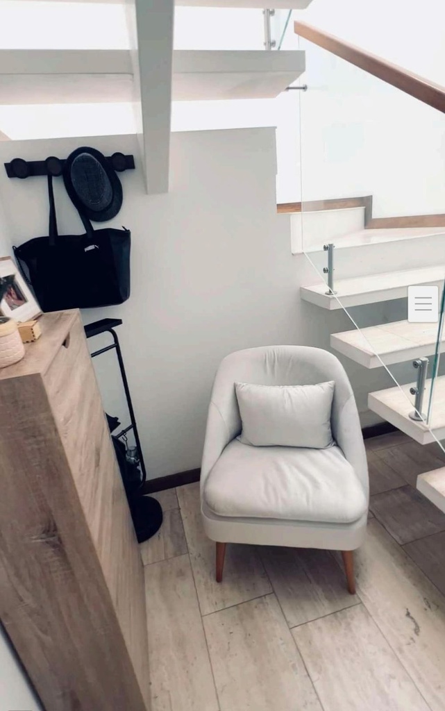 Casa Moderna con Excelente vista en Venta Sector Cumbayá