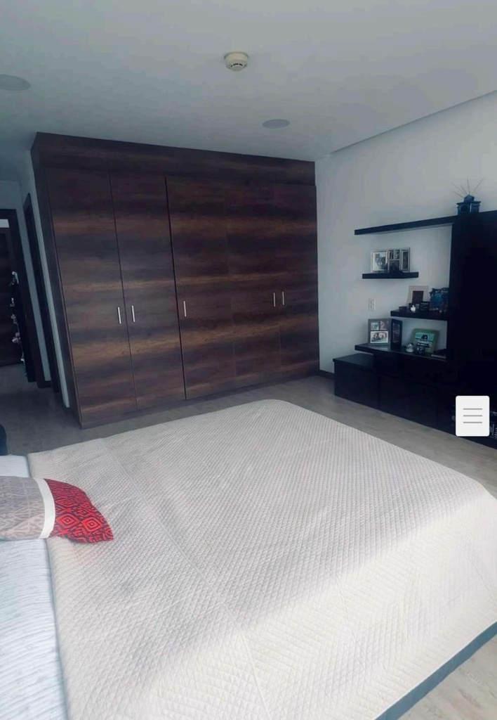 Casa Moderna con Excelente vista en Venta Sector Cumbayá