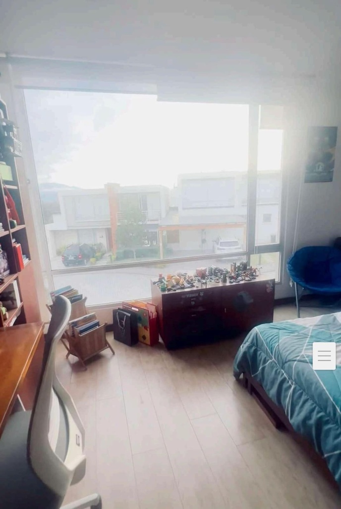 Casa Moderna con Excelente vista en Venta Sector Cumbayá
