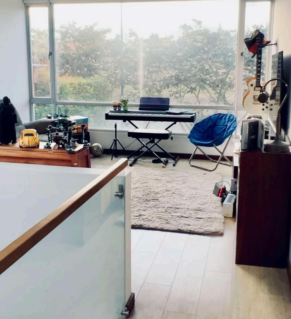 Casa Moderna con Excelente vista en Venta Sector Cumbayá