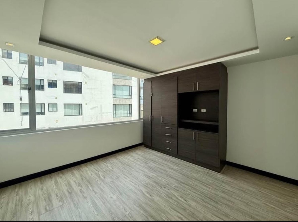 Departamento con Hermosa Vista en Alquiler Sector Quito Tenis
