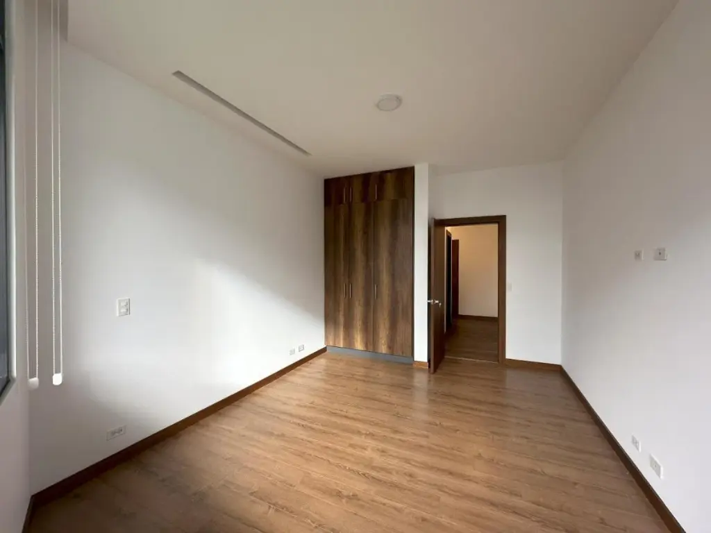 Bellavista - Renta Moderno Departamento Dos Dorm. - Bodega y 2 Parqueaderos! Terraza de 55 mts