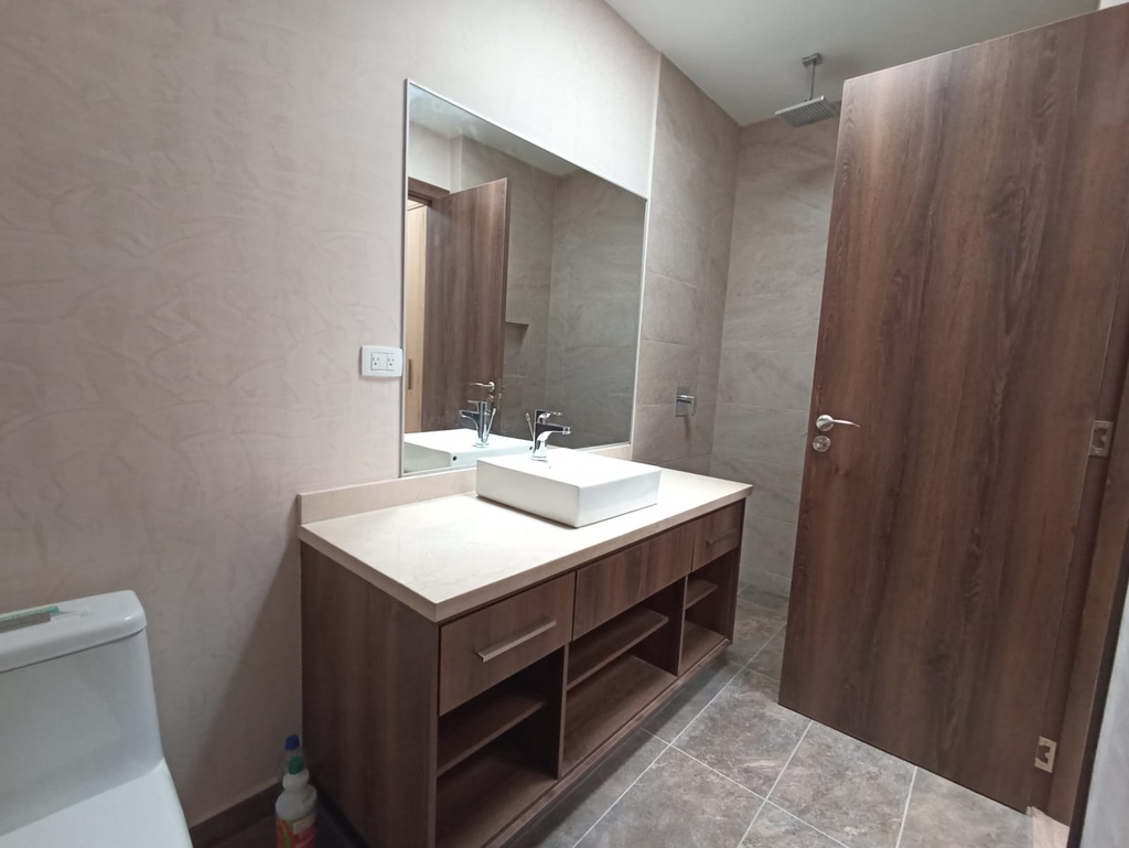 Suite en Venta con Ubicación Estratégica Sector 12 de Octubre 