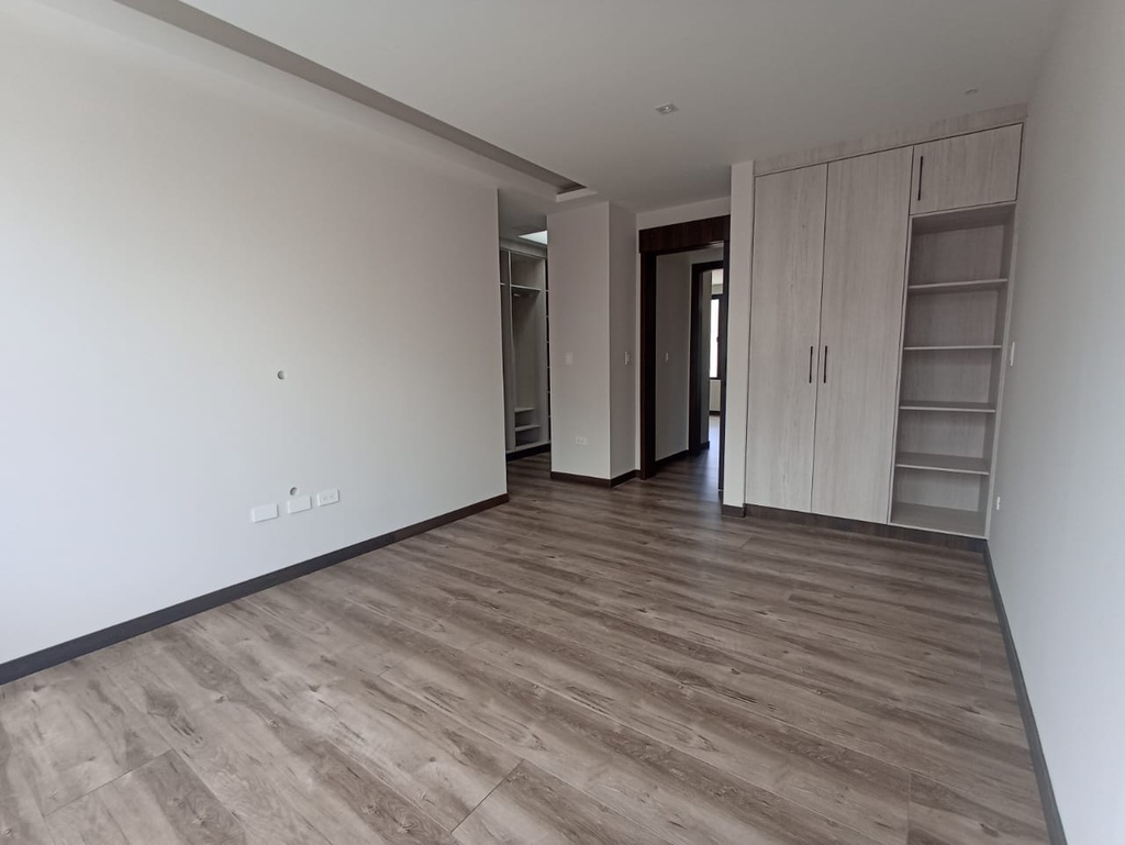 Casa en Venta a Estrenar Sector Puembo