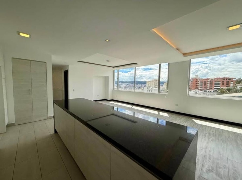 Departamento con Hermosa Vista en Venta Sector Quito Tenis