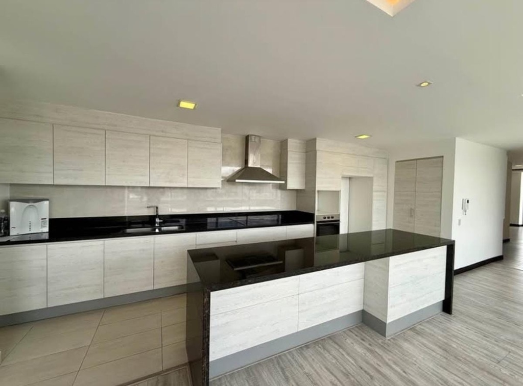 Departamento con Hermosa Vista en Venta Sector Quito Tenis