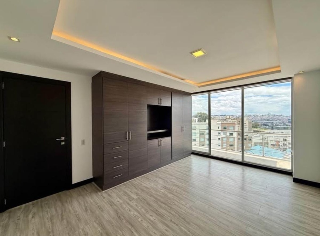 Departamento con Hermosa Vista en Venta Sector Quito Tenis