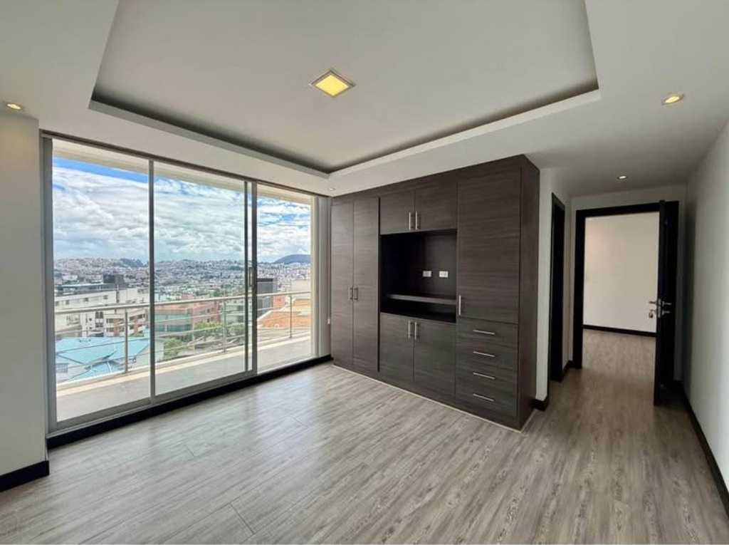 Departamento con Hermosa Vista en Venta Sector Quito Tenis