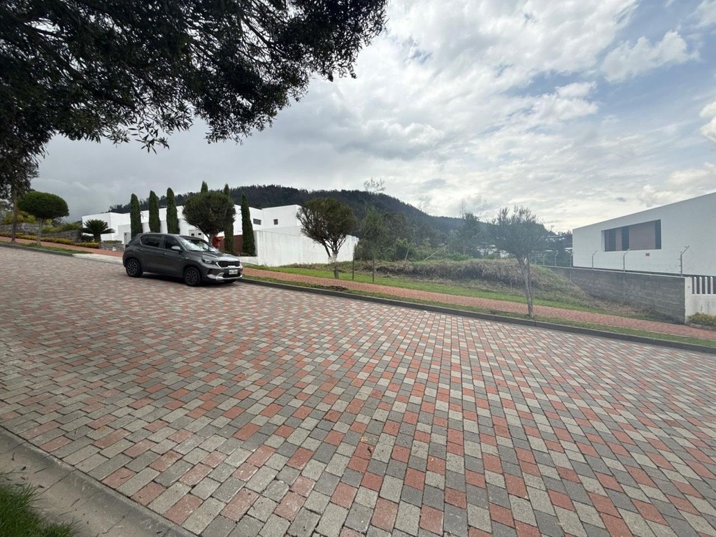 Terreno de Oportunidad en Venta Sector Cumbayá 