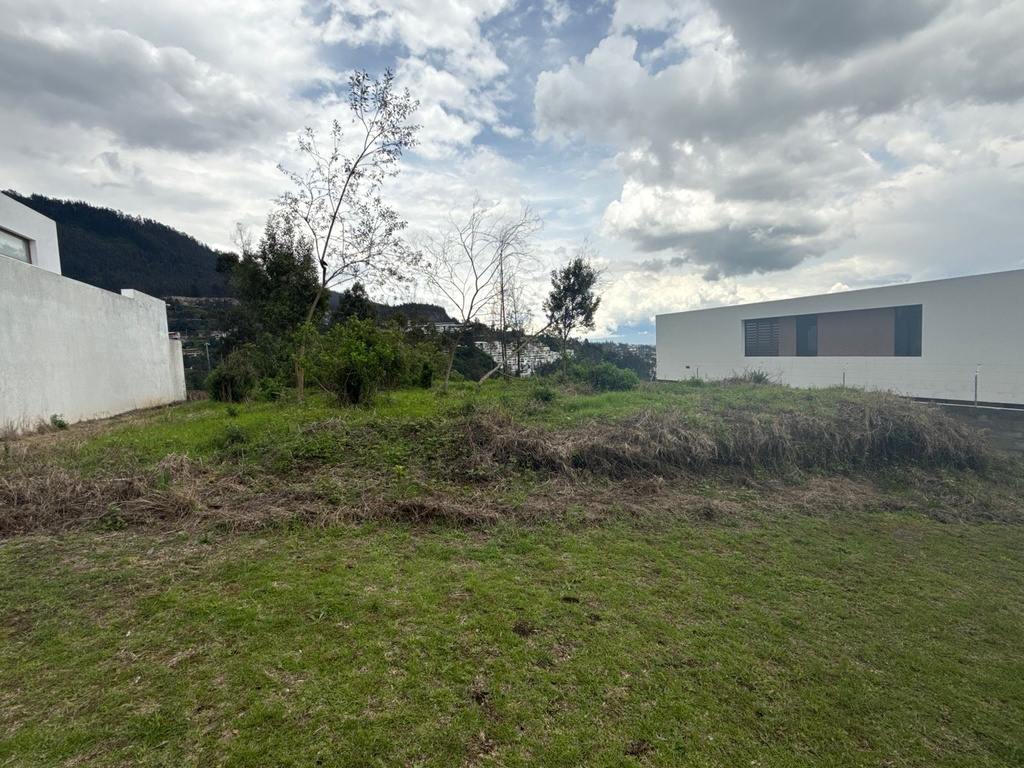 Terreno de Oportunidad en Venta Sector Cumbayá 