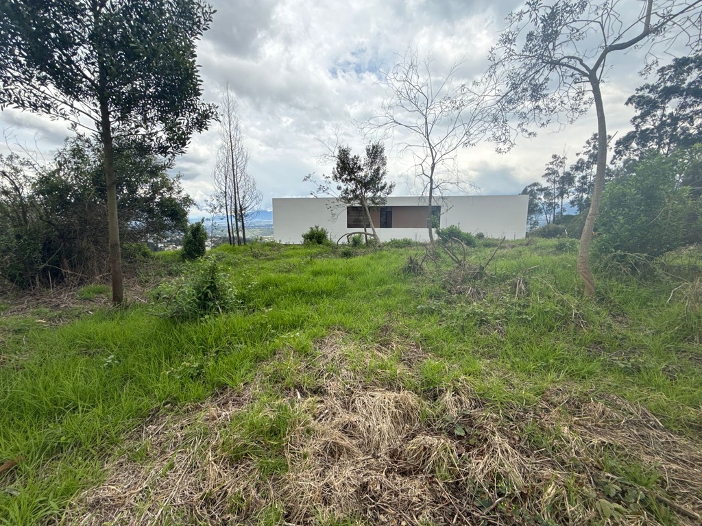 Terreno de Oportunidad en Venta Sector Cumbayá 