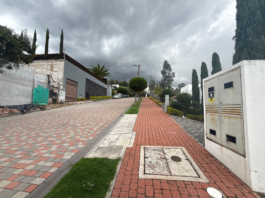 Terreno de Oportunidad en Venta Sector Cumbayá 