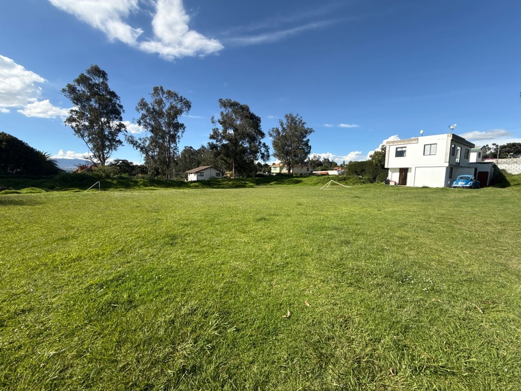 Terreno con Excelente Ubicación en Venta Sector Tumbaco