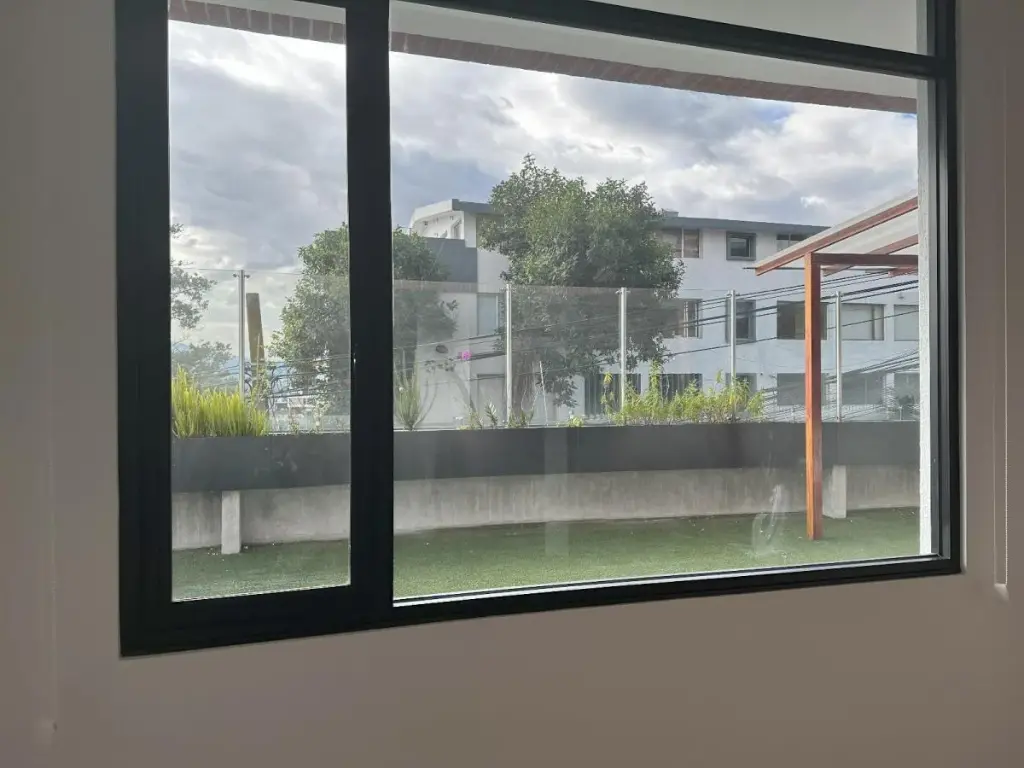 Bellavista - Renta Moderno Departamento Dos Dorm. - Bodega y 2 Parqueaderos! Terraza de 55 mts