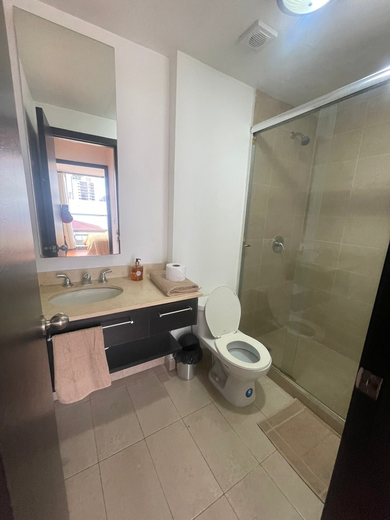 Departamento con Ubicación Estratégica en Alquiler Sector República del Salvador