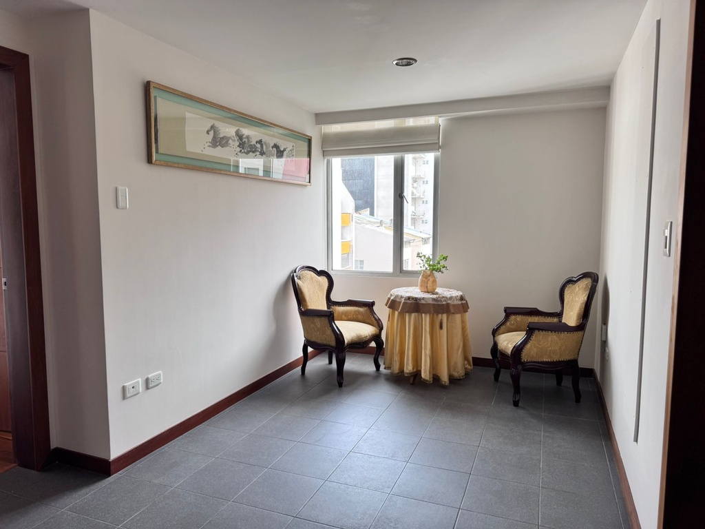 Departamento con Excelente Ubicación en Venta Sector República del Salvador