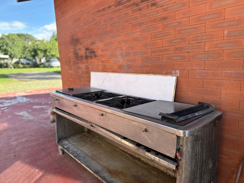 Casa Comercial en Alquiler con Ubicación Estratégica en Puembo Rosa Blanca