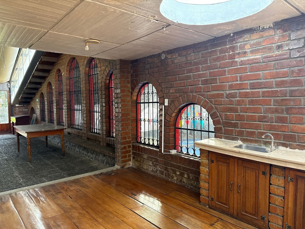 Casa Comercial en Alquiler con Ubicación Estratégica en Puembo Rosa Blanca