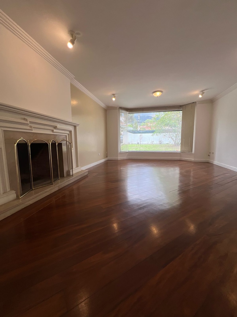 Cumbaya - Hermosa casa en Renta - 600m2 - 3 garajes.  