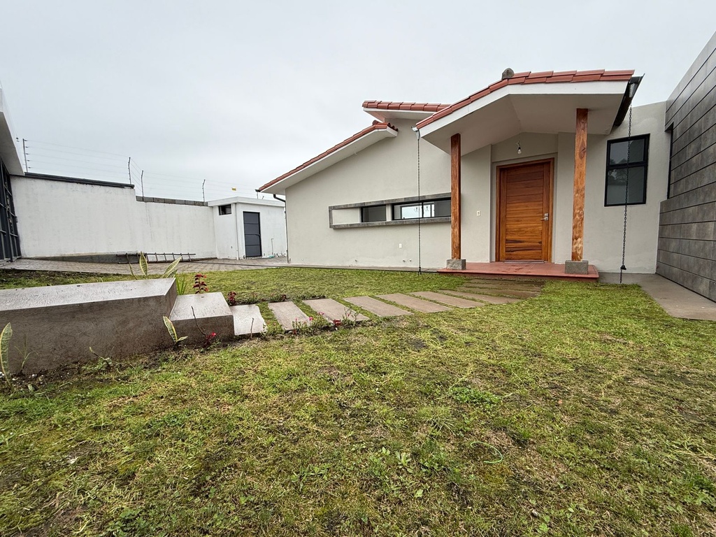 Casa Nueva en Venta de 3 Dormitorios Sector Alangasí la Floresta de la Merced