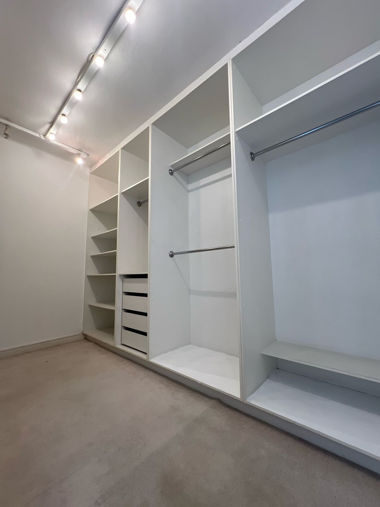 Cumbaya - Hermosa casa en Renta - 600m2 - 3 garajes.  