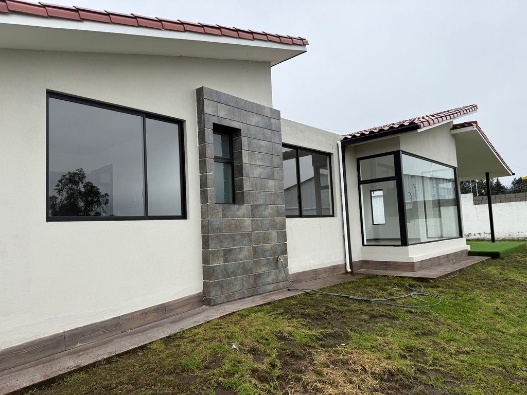Casa Nueva en Venta de 3 Dormitorios Sector Alangasí la Floresta de la Merced
