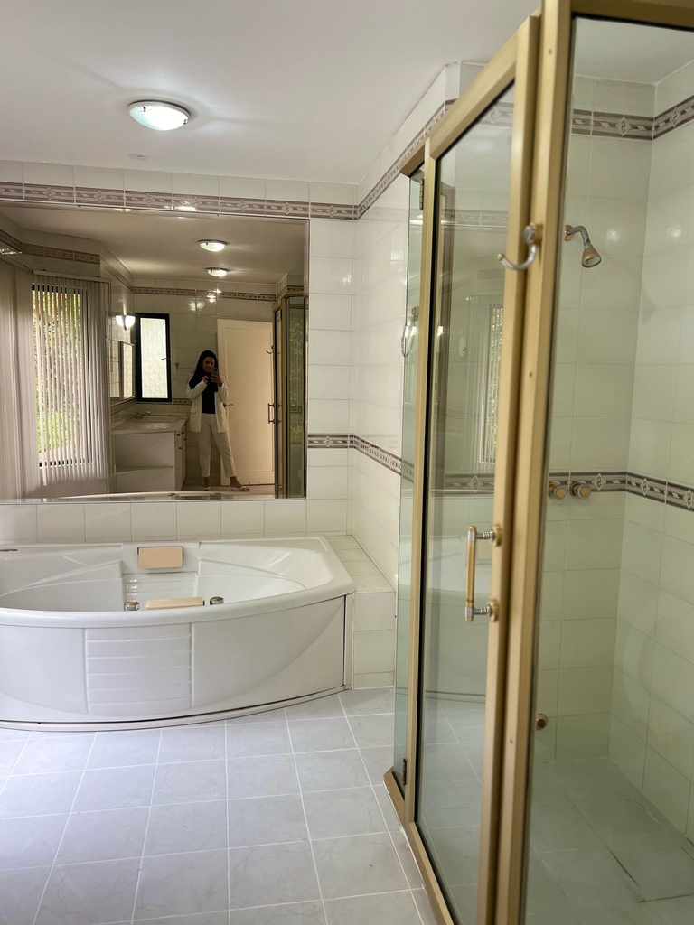 Cumbaya - Hermosa casa en Renta - 600m2 - 3 garajes.  