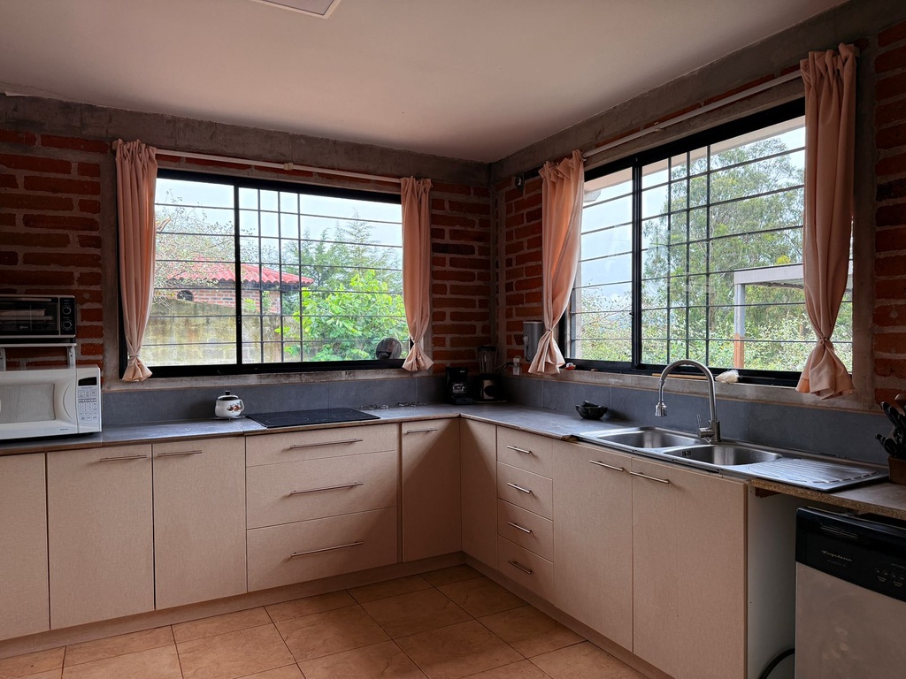 Casa con Piscina en Venta Sector Alangasí la Floresta de la Merced