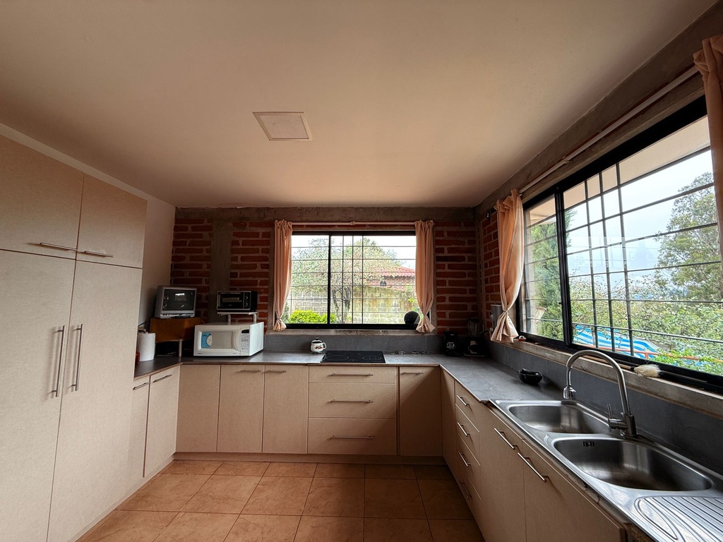 Casa con Piscina en Venta Sector Alangasí la Floresta de la Merced