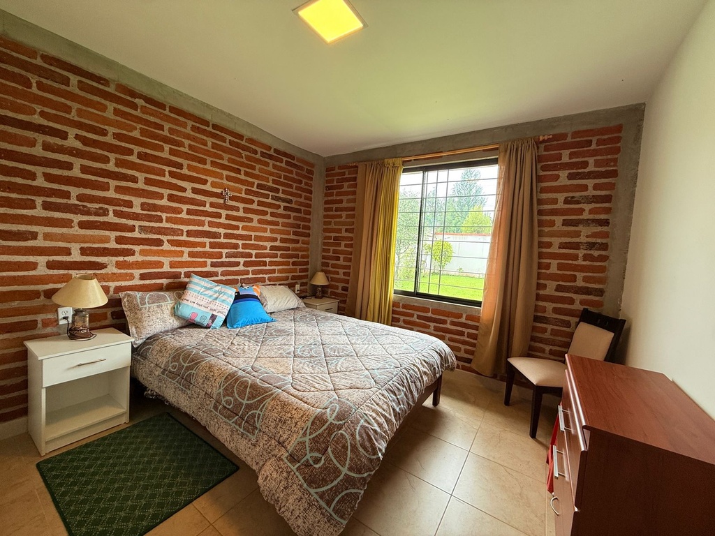 Casa con Piscina en Venta Sector Alangasí la Floresta de la Merced