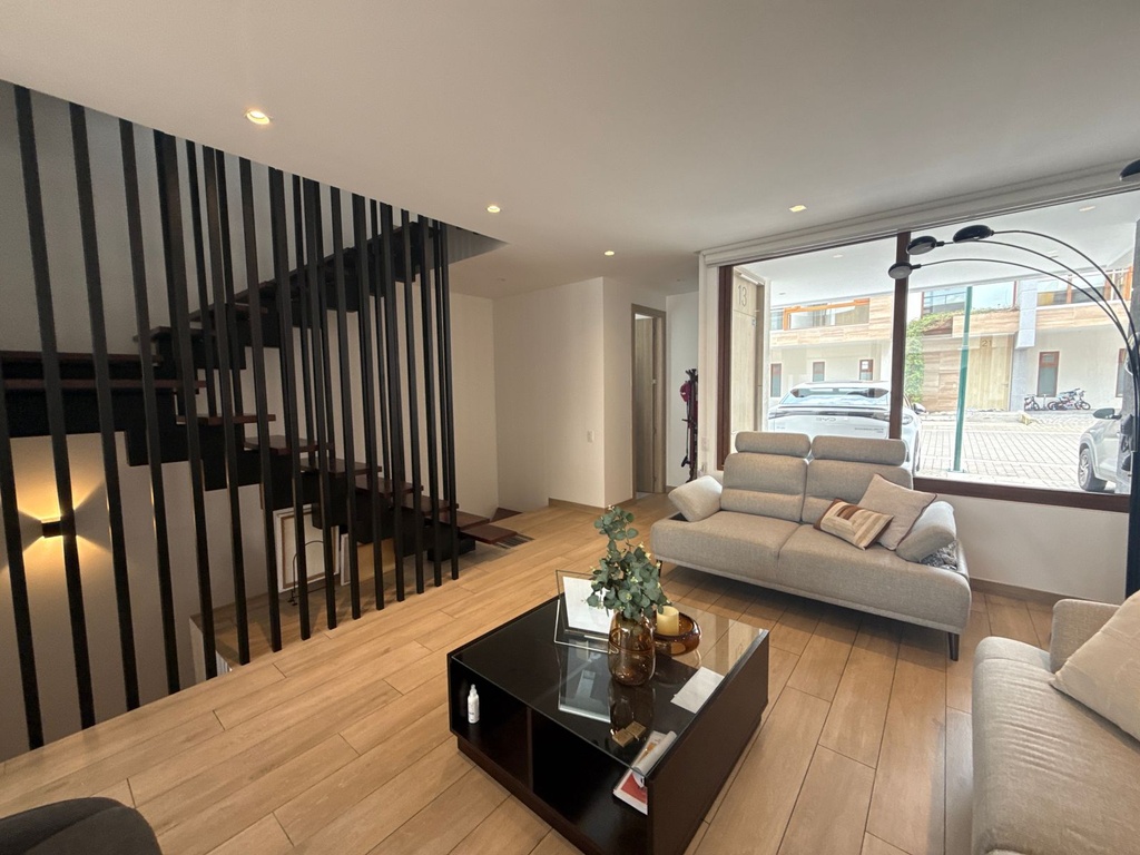 Casa Moderna en Venta Sector Cumbayá 