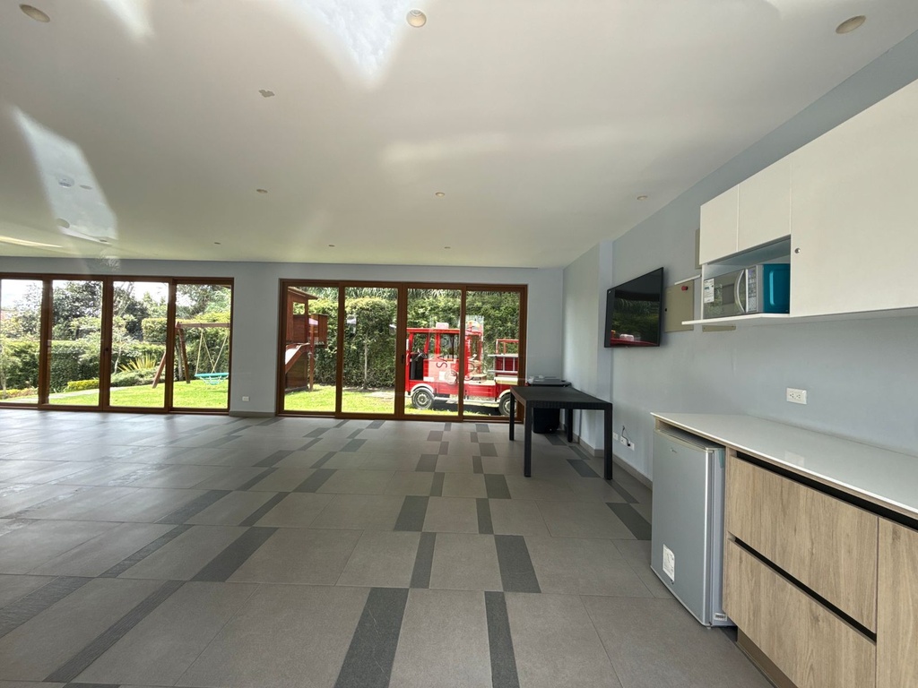 Casa Moderna en Venta Sector Cumbayá 