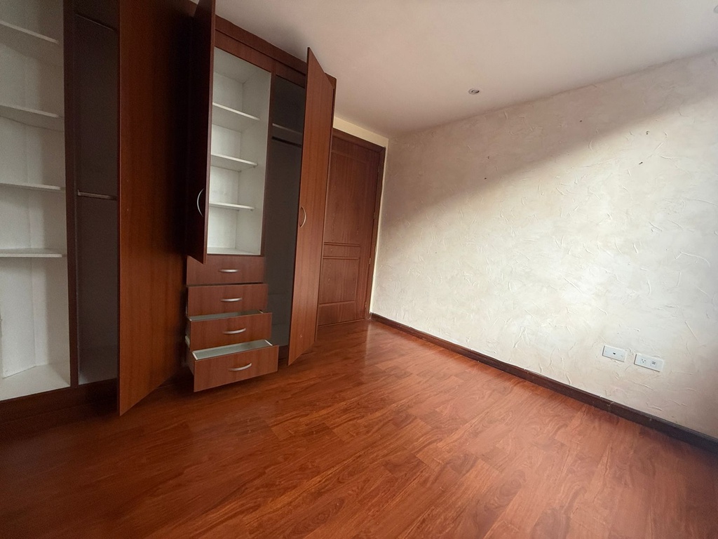 Departamento en Alquiler de Oportunidad Sector República del Salvador 