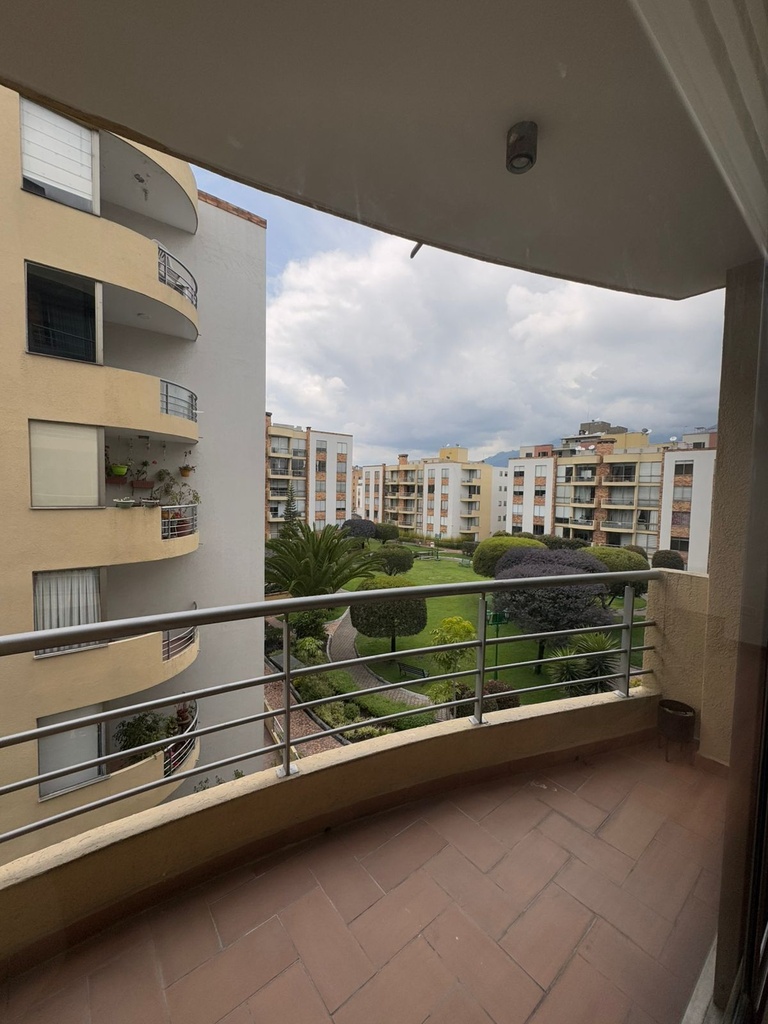 Departamento de 3 Habitaciones y 2 Parqueaderos - Sector UDLA la Granados
