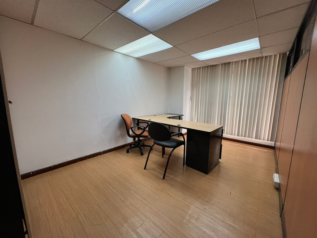 Oficina con Excelente Ubicación en Alquiler Sector República del Salvador 