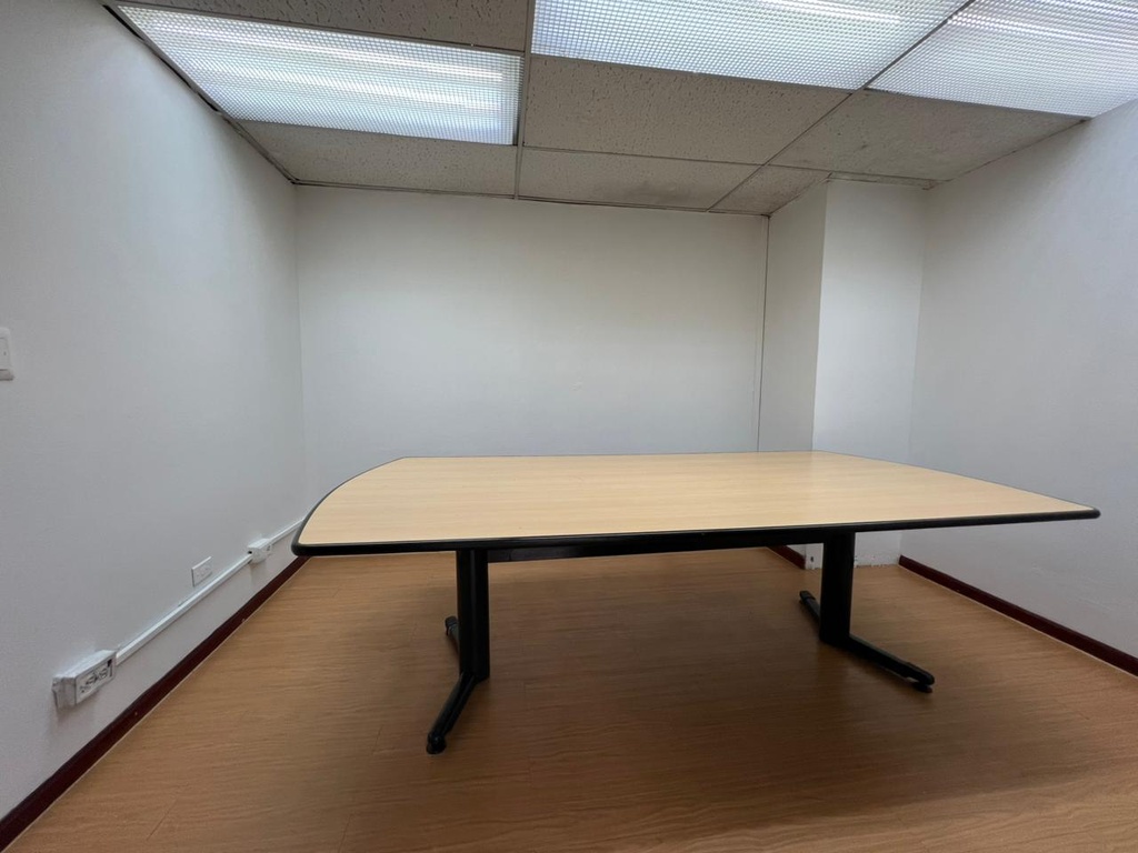 Oficina con Excelente Ubicación en Alquiler Sector República del Salvador 