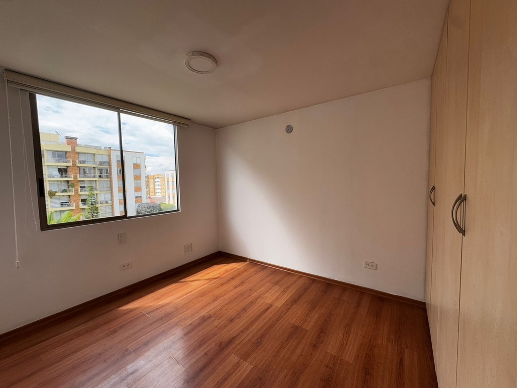 Departamento de 3 Habitaciones y 2 Parqueaderos - Sector UDLA la Granados