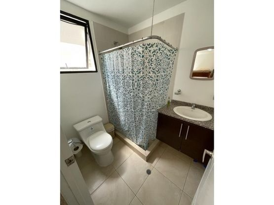 Departamento de 2 Dormitorios y 2 Parqueaderos - Colegio Benalcázar / Portugal