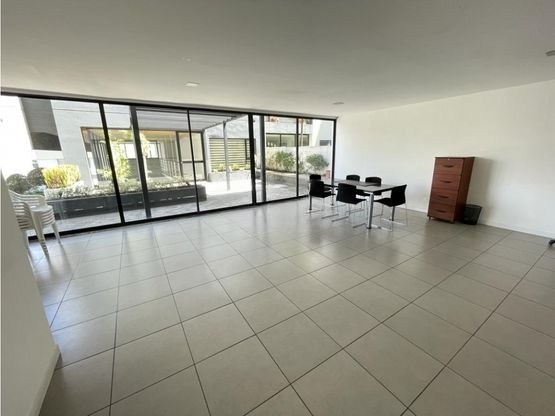 Departamento de 2 Dormitorios y 2 Parqueaderos - Colegio Benalcázar / Portugal